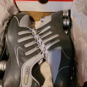 Nike Shox NZ Size 10 new with replacement box